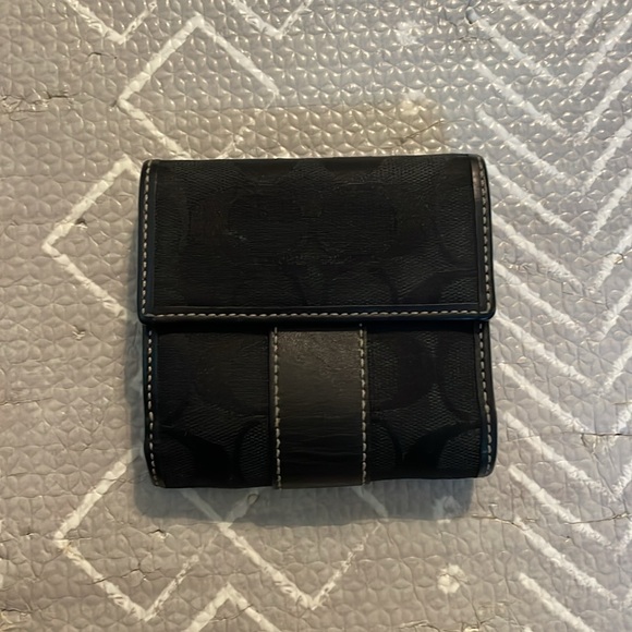 Small coach wallet- Excellent used condition - Picture 3 of 5